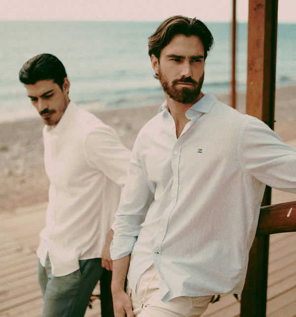 ¿Llevar la camisa por dentro o por fuera?