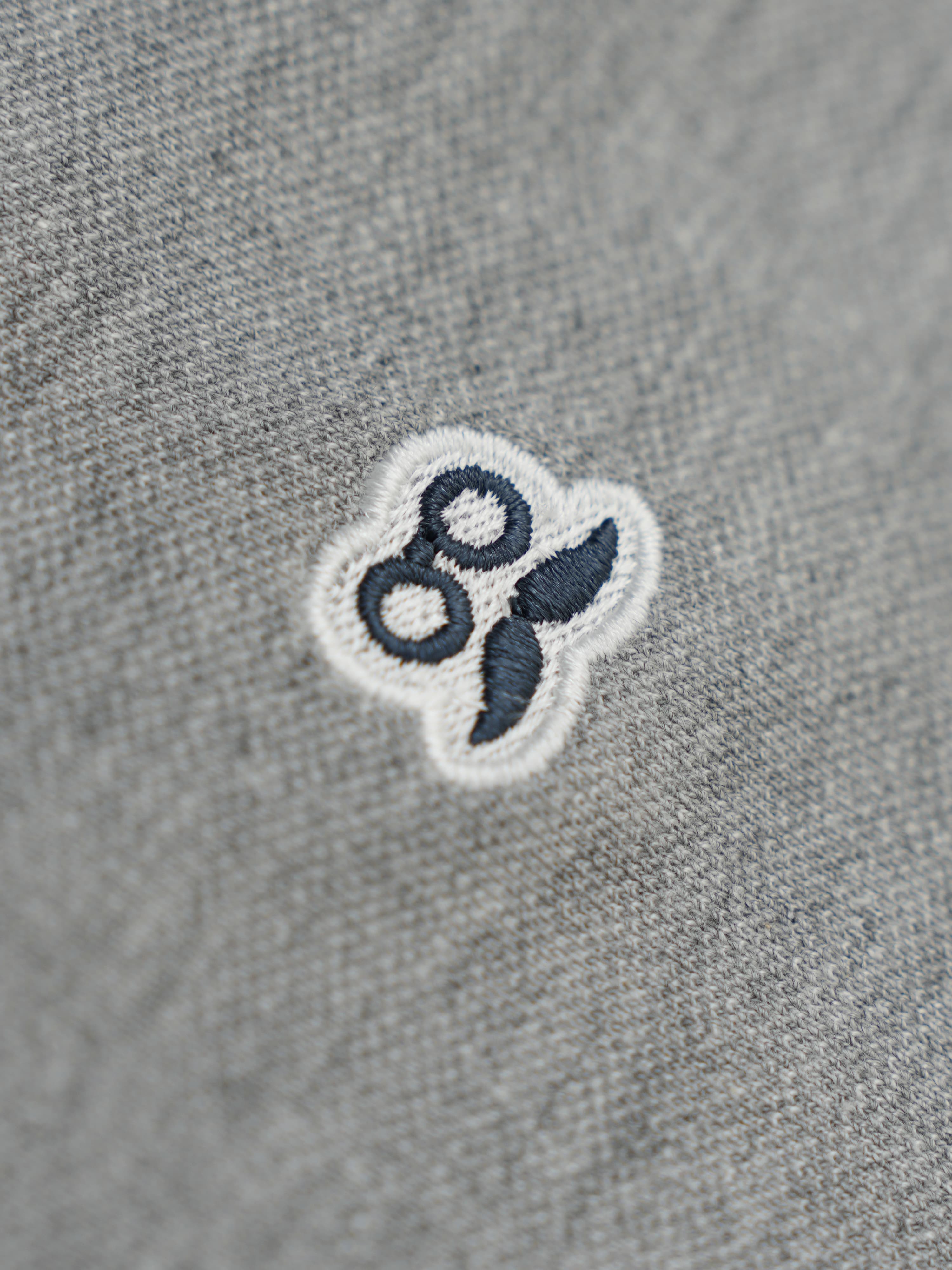 Polo Oversize Parche Bordado Gris